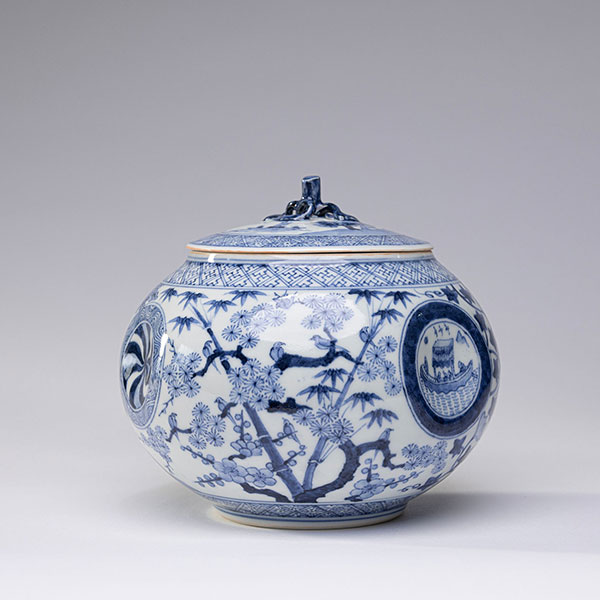Urn with Lid, underglaze blue