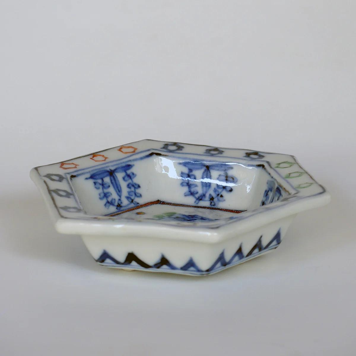 Wisteria and Sansui Motif｜藤に山水文 六角型