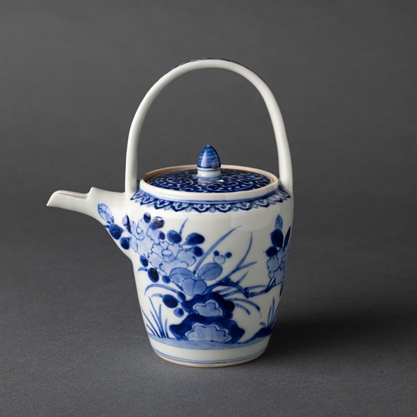 Sake Ware with Sasanqua Motif｜山茶花文チロリ