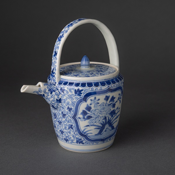 Sake Ware with Floral Motif｜間取花文チロリ