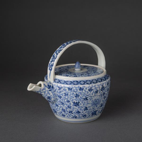 Sake Ware with Peony Arabesque Motif｜牡丹唐草文チロリ