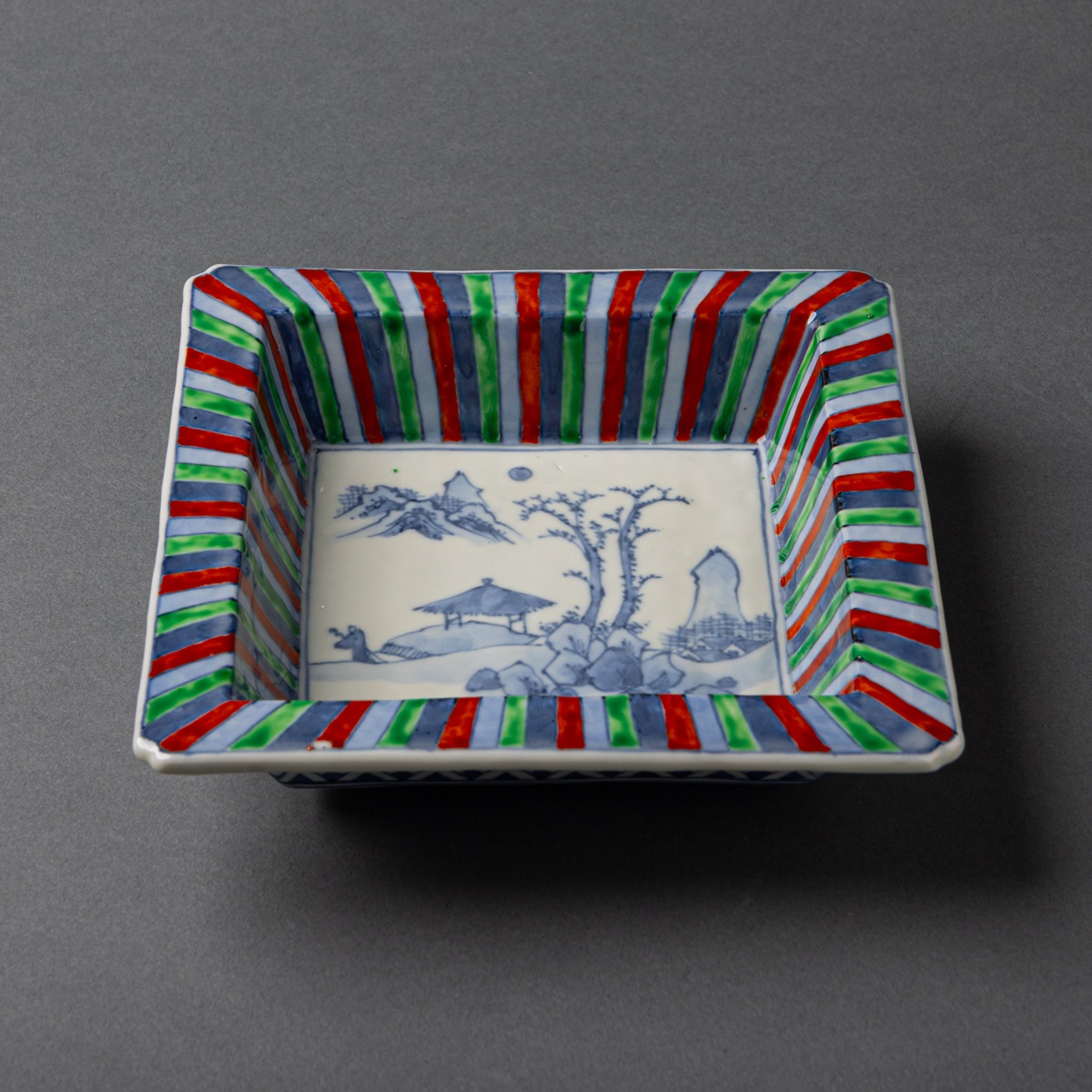Square Mukōzuke with Sansui Motif｜山水文正角型向付