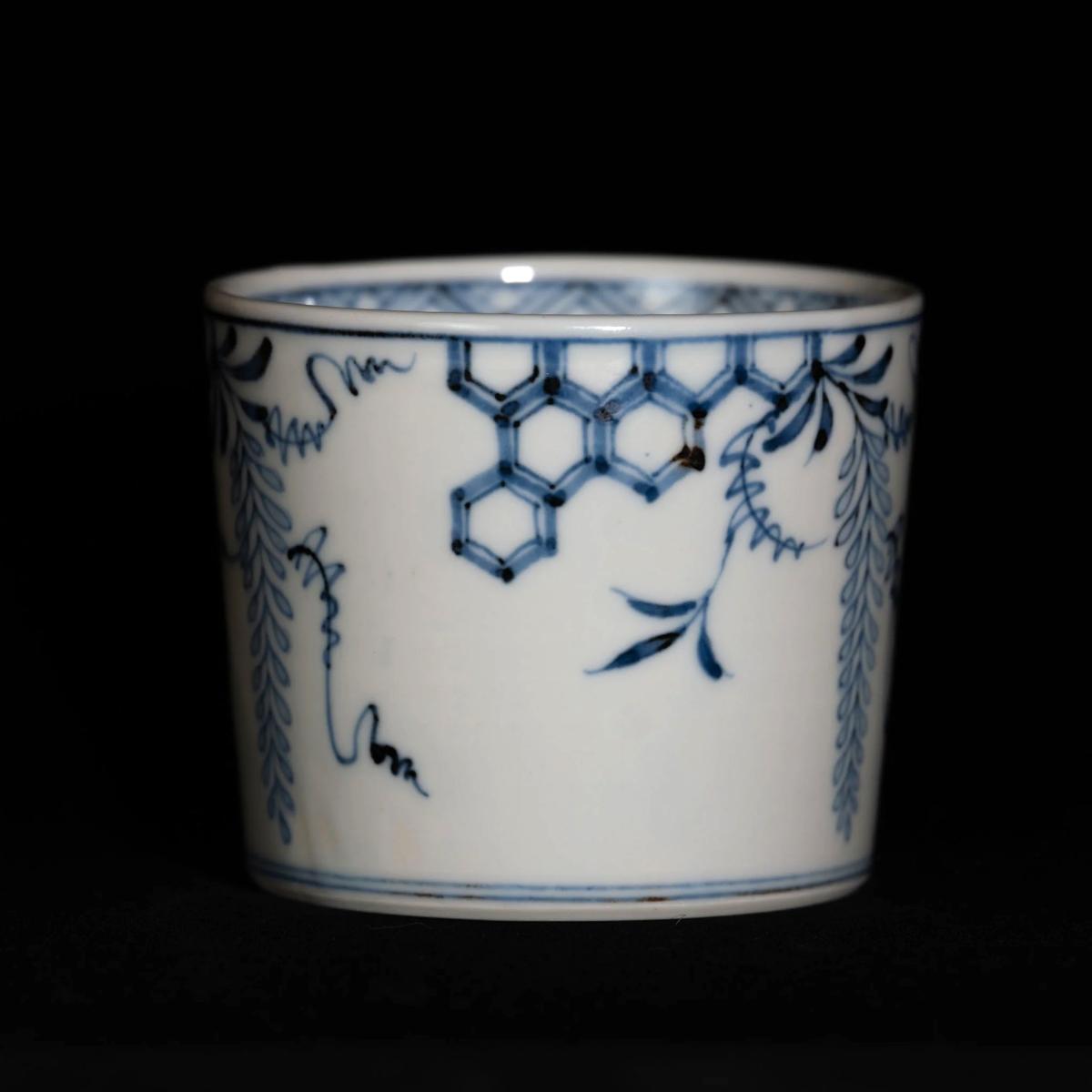Kikkō and Wisteria Motif｜亀甲藤文