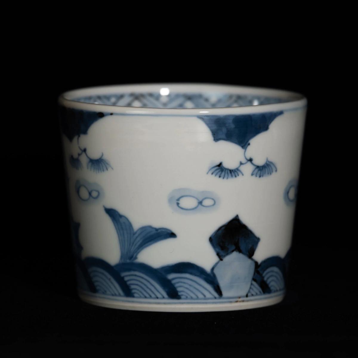 Carp Ascending a Waterfall Motif｜鯉の滝登り文