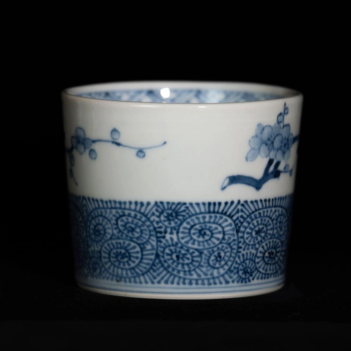 Plum and Takokarakusa Motif｜梅枝蛸唐草文