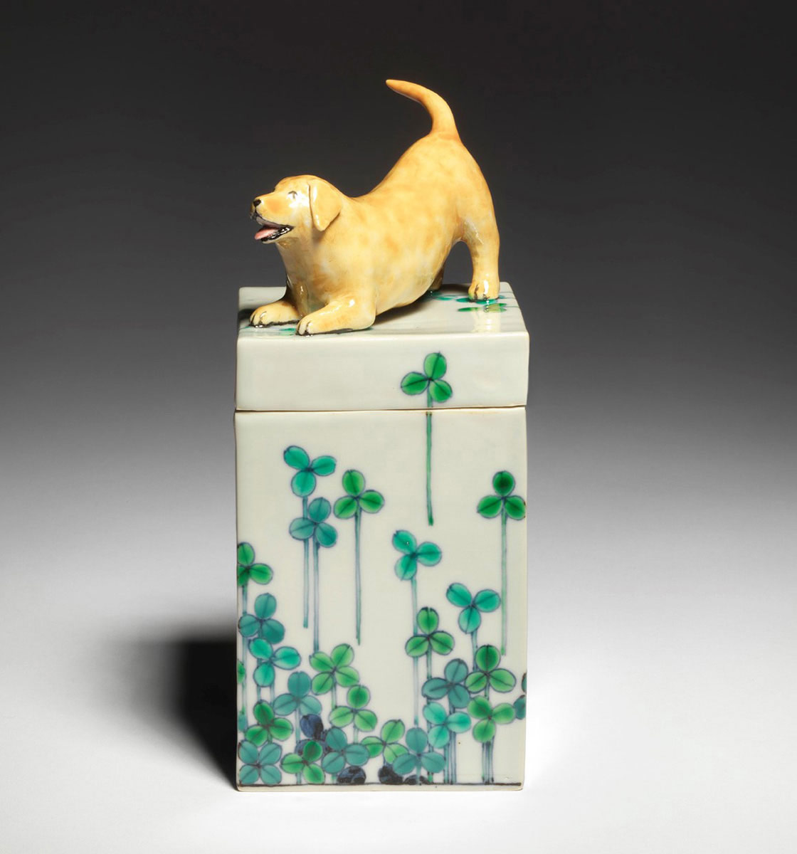 Retriever on Clover box