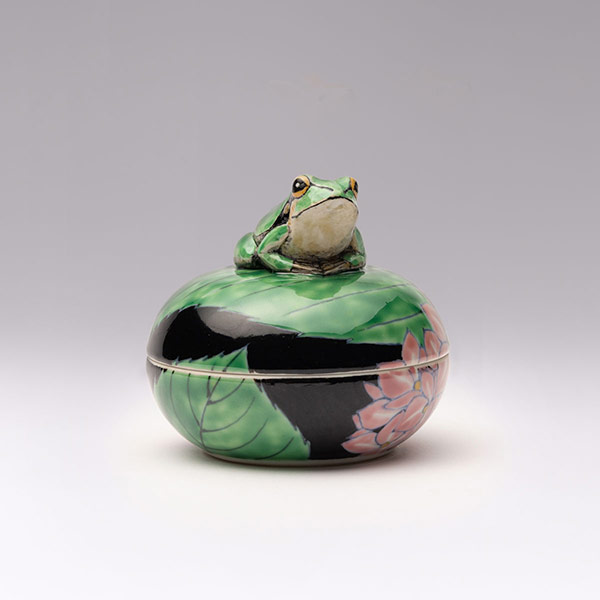 Frog on Round Box