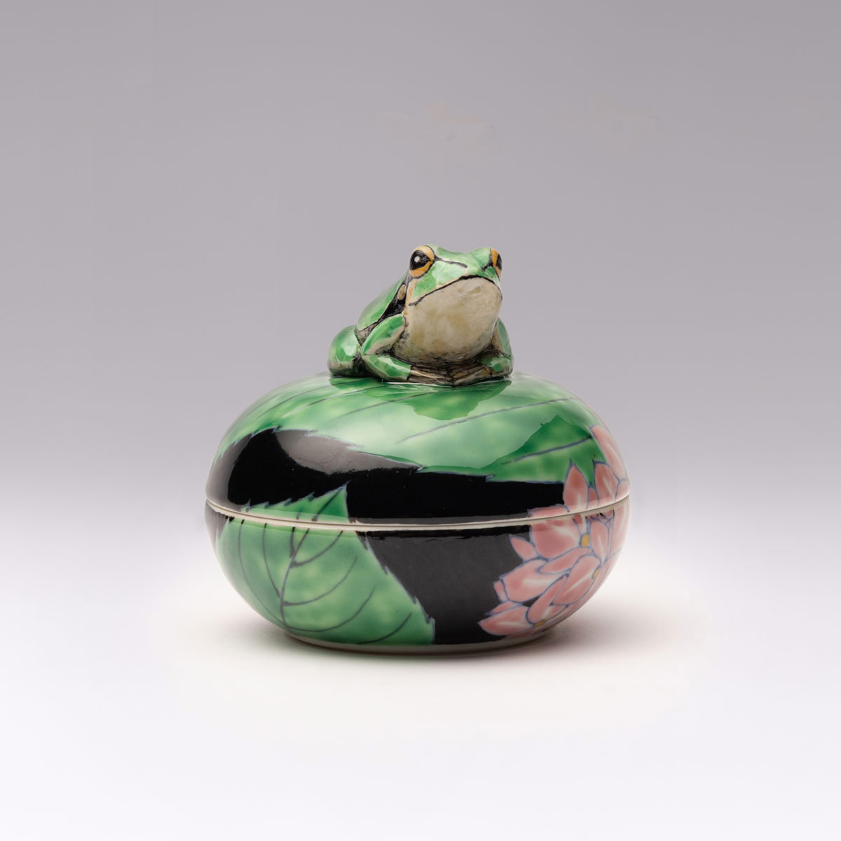 Frog on Round Box